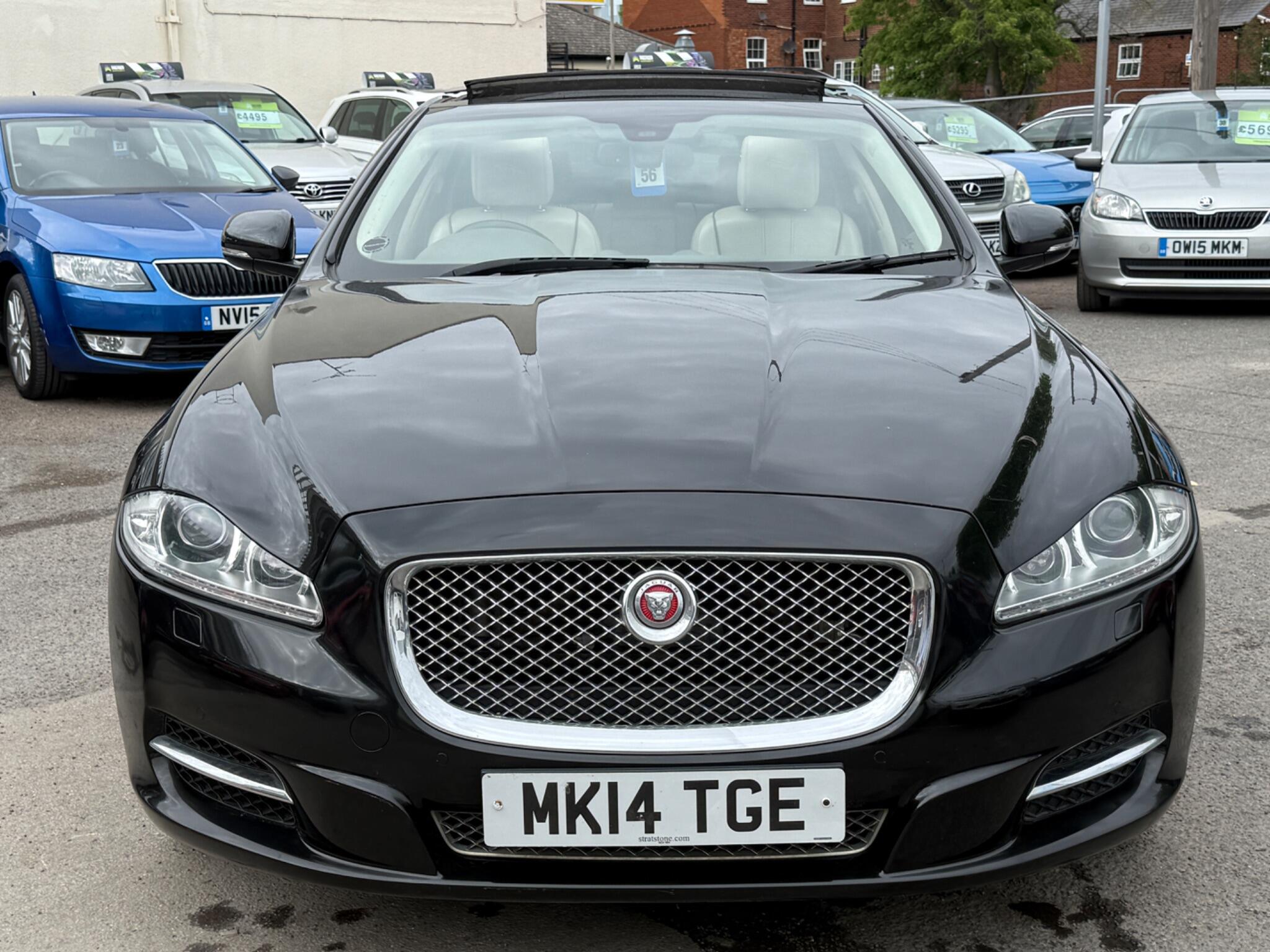 Jaguar XJ - Image 9