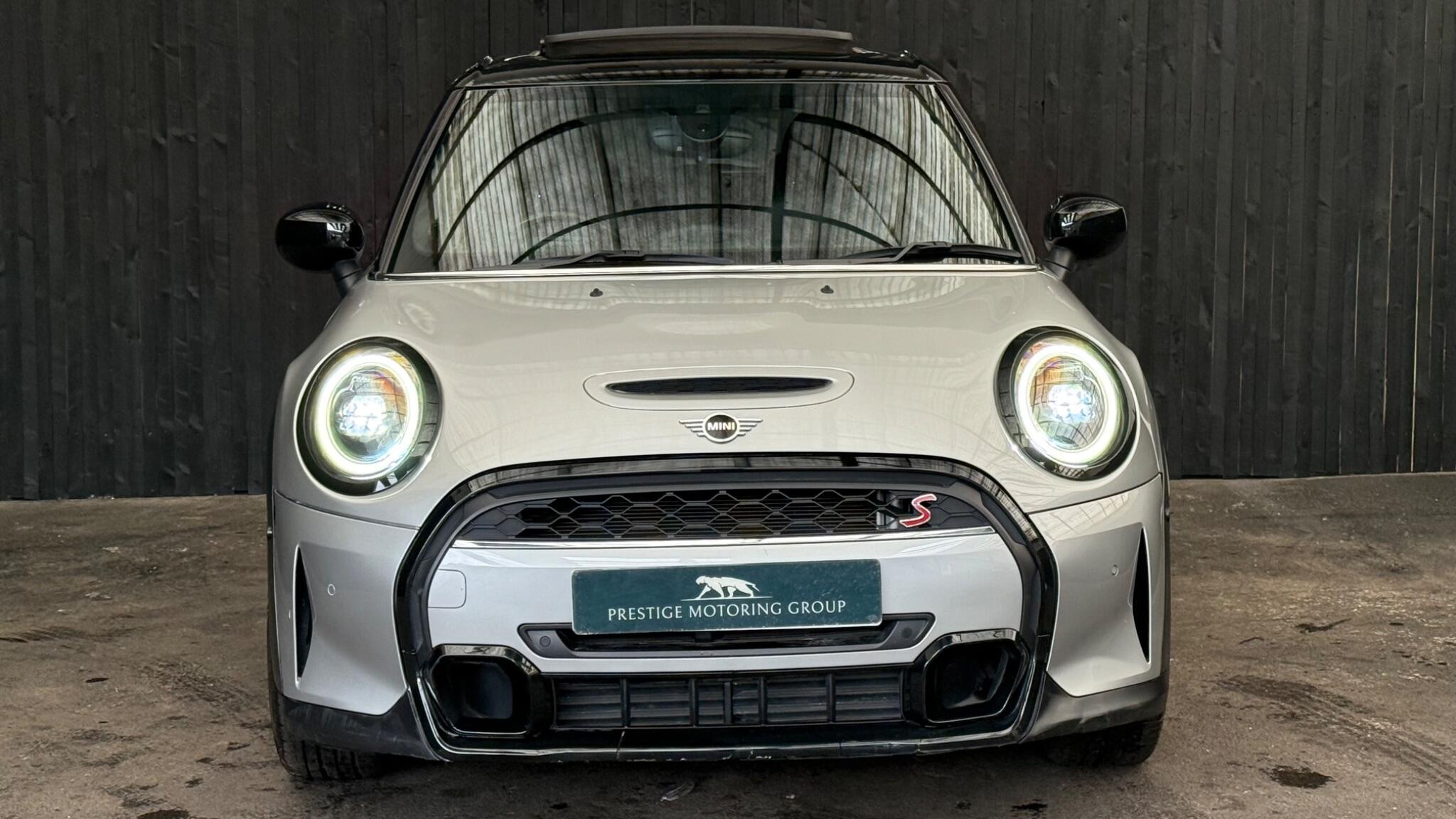 Mini Hatch view 5