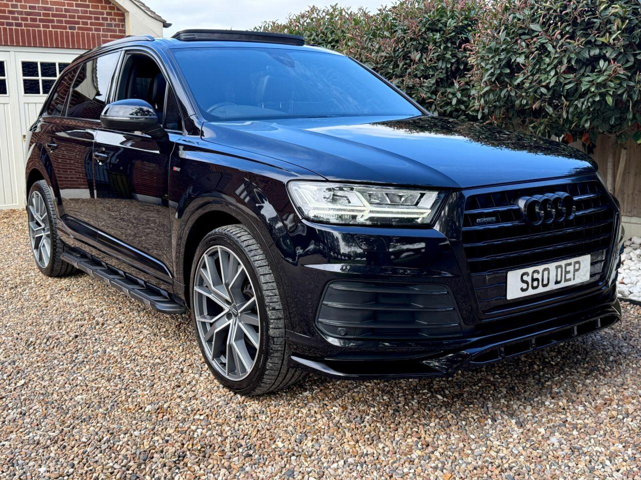 Audi Q7 view 7