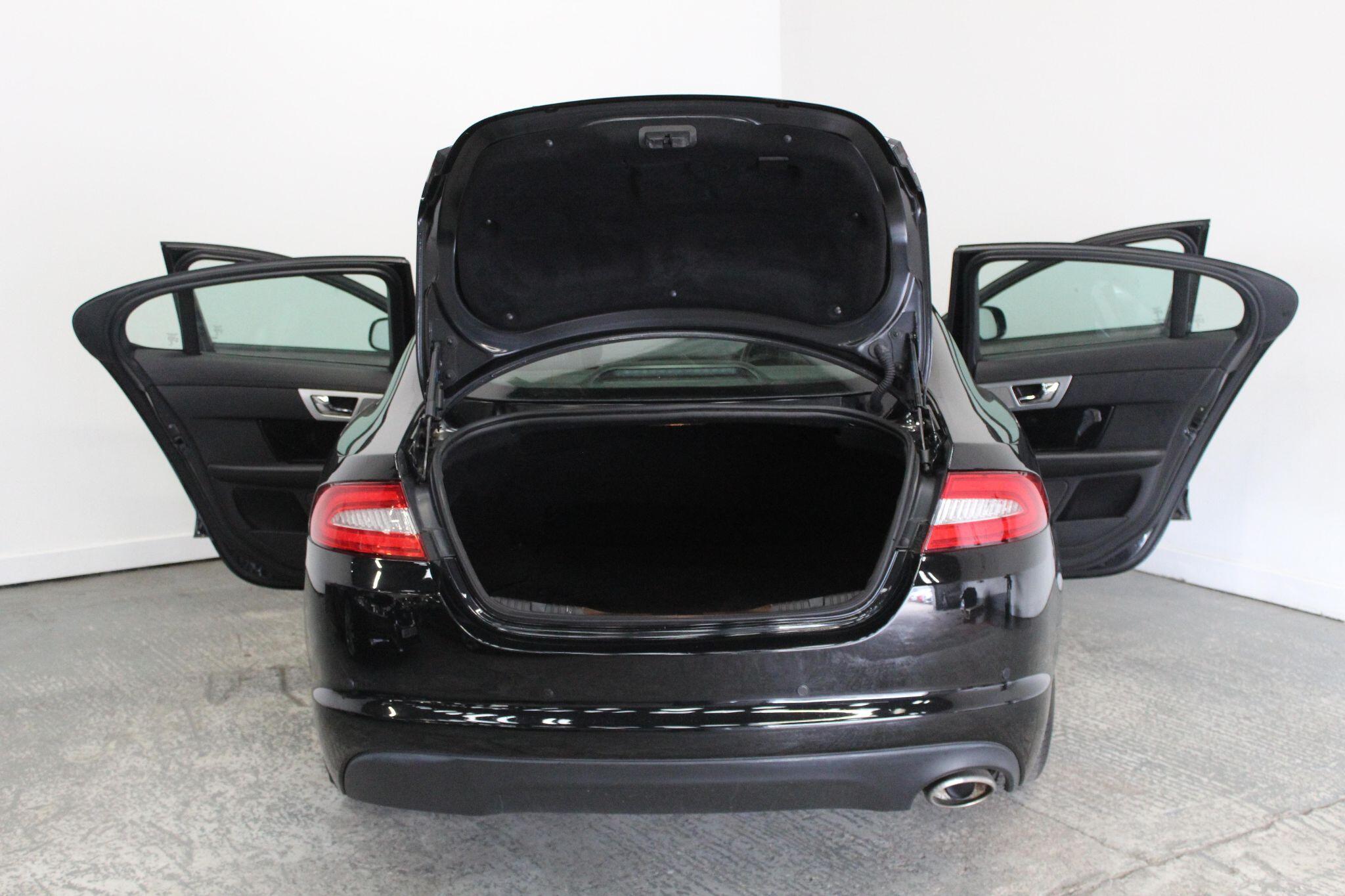 Jaguar XF view 23