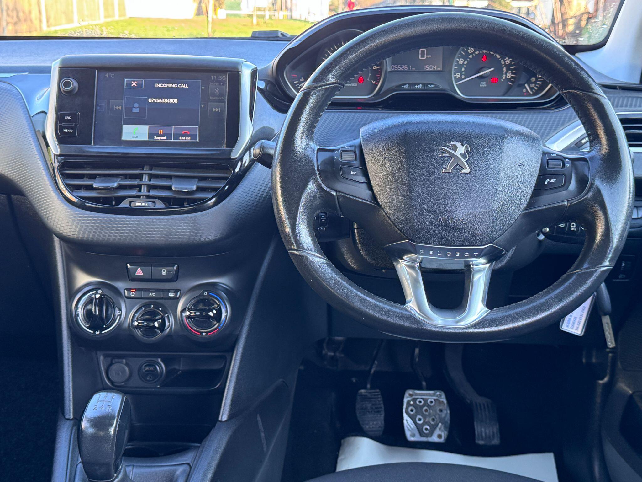 2016 Peugeot 208 image 25