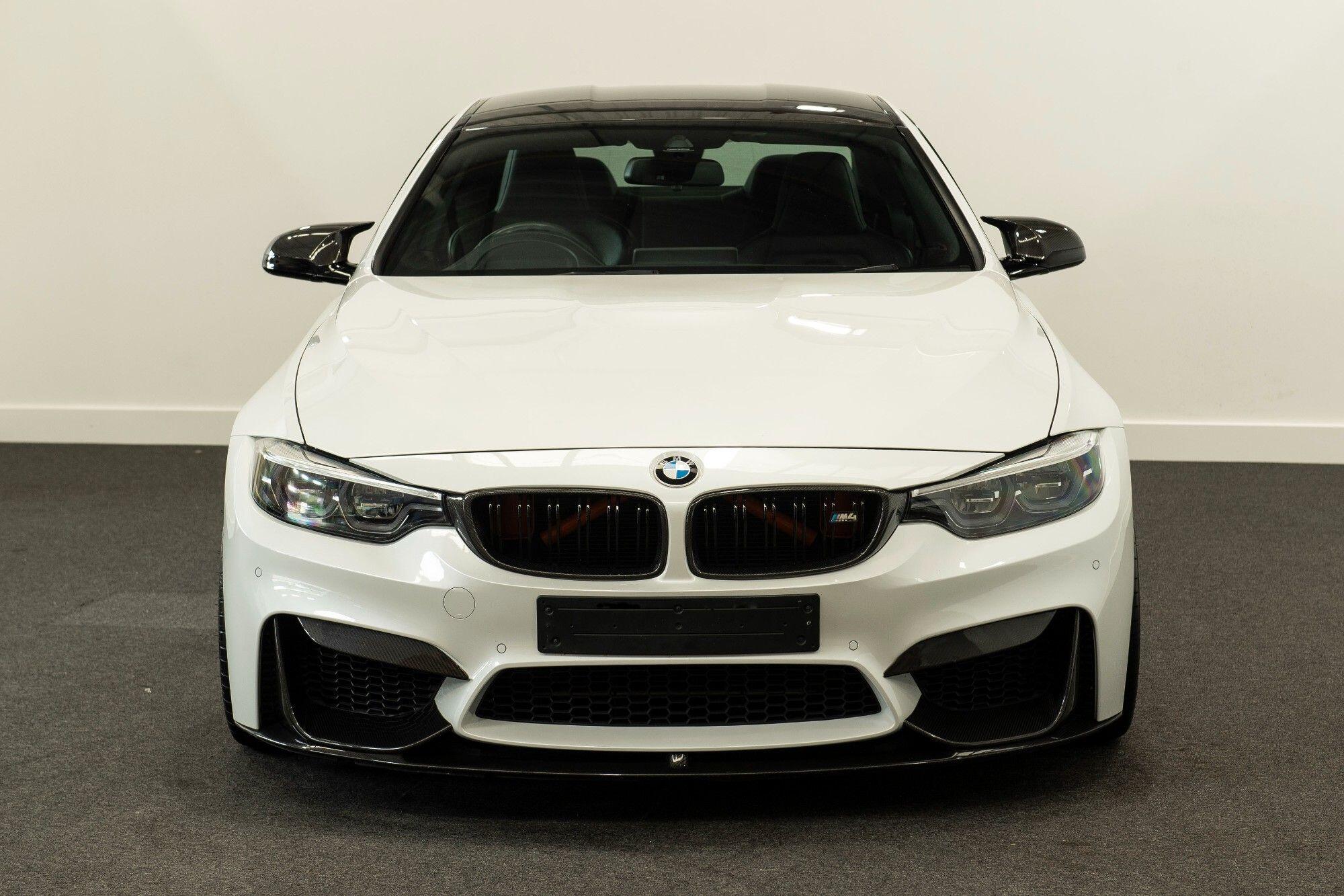 BMW M4 view 3