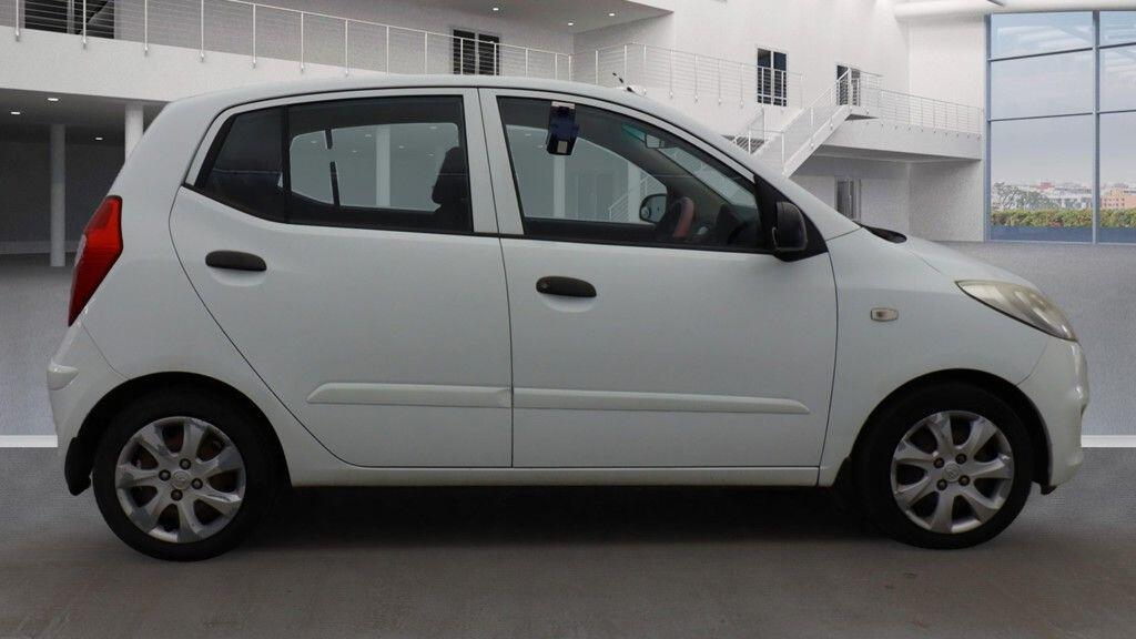 Hyundai i10 view 12