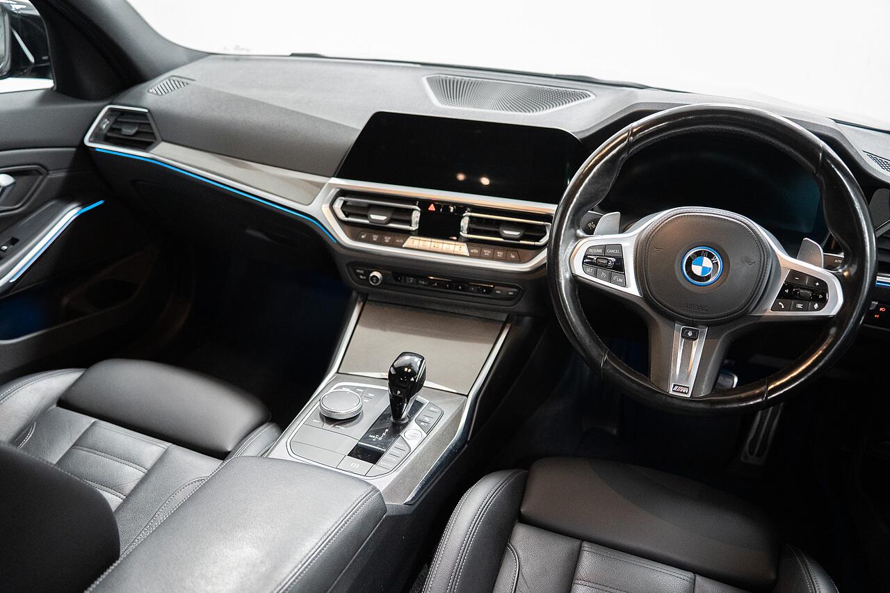 BMW 3 Series view 5
