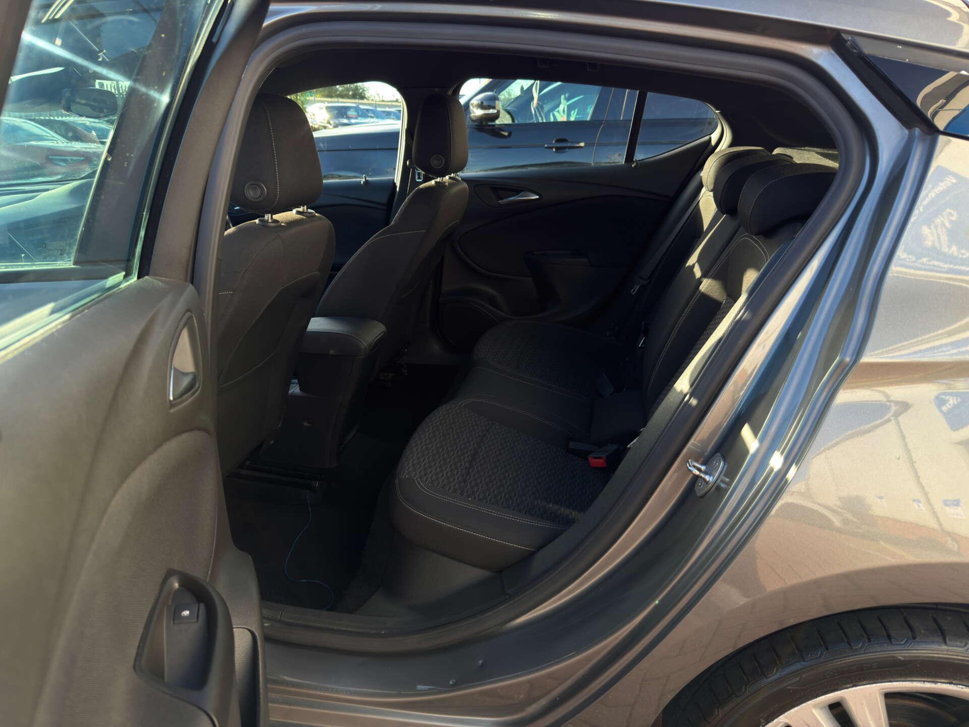 Vauxhall Astra view 34