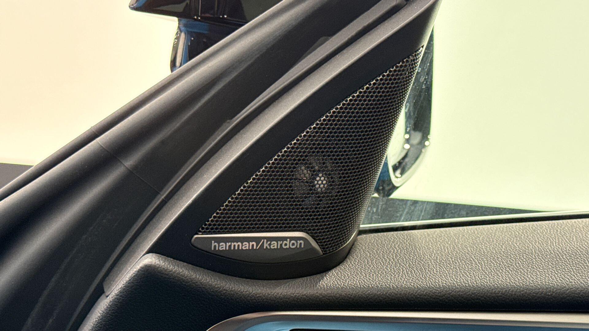 BMW M4 view 21
