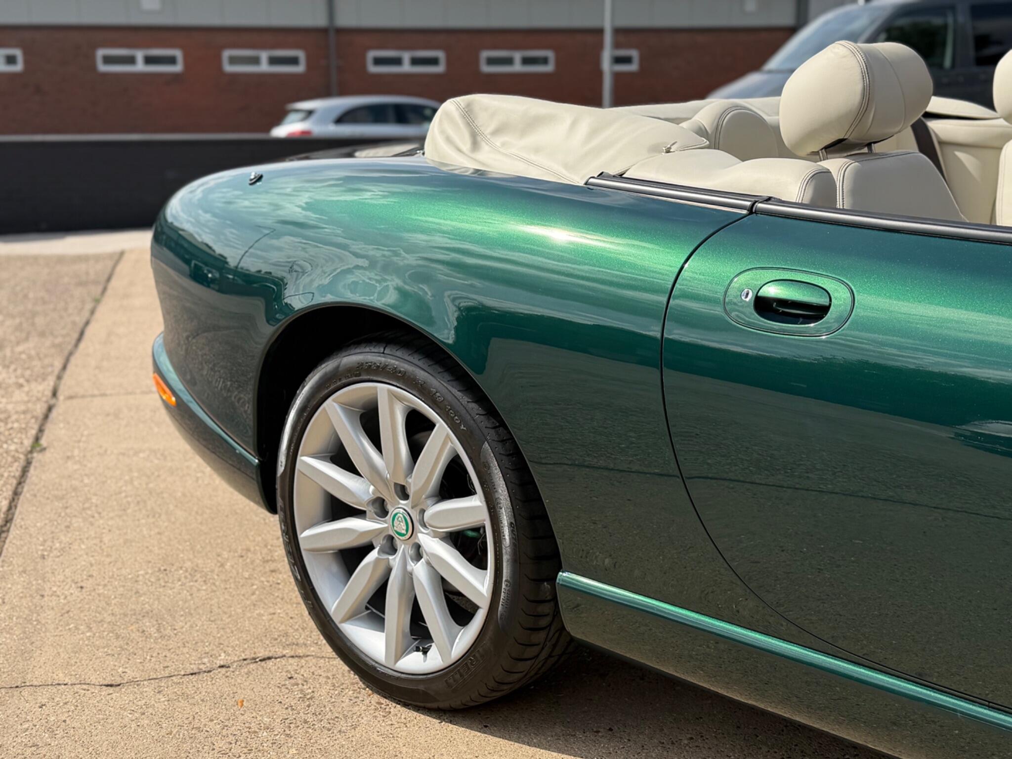 Jaguar XK8 view 60