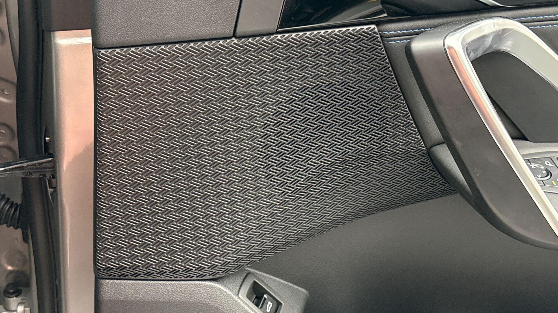 BMW Ix1 view 21