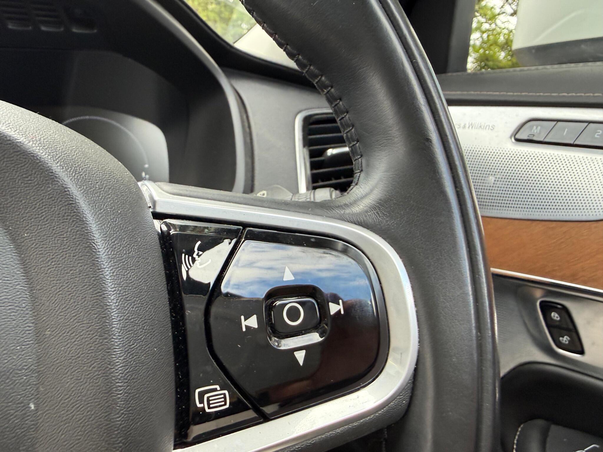 Volvo XC90 view 16
