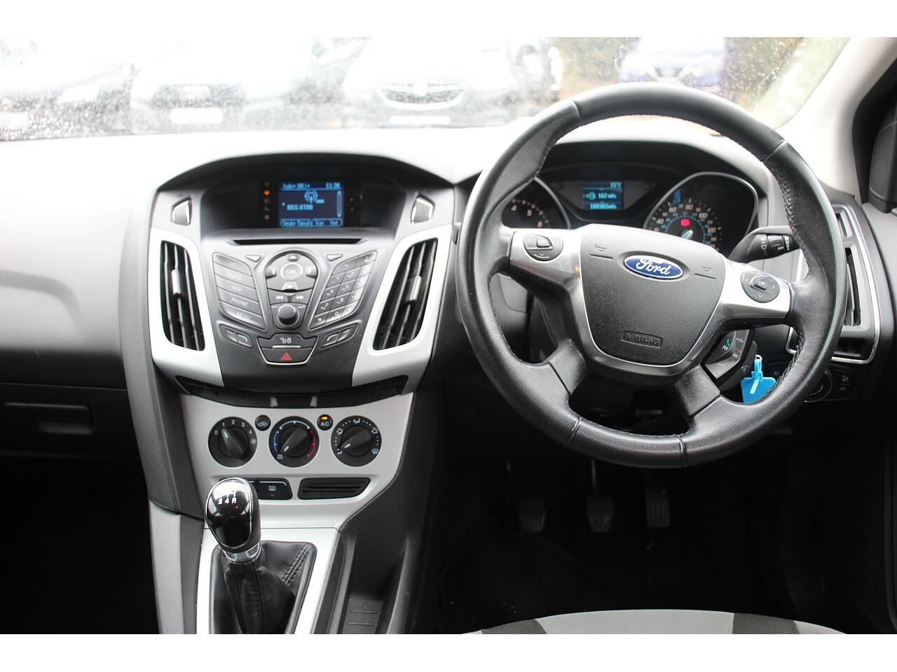 Ford Focus view 15