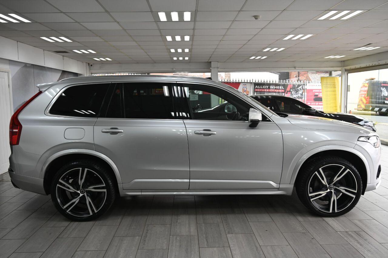 Volvo XC90 view 3