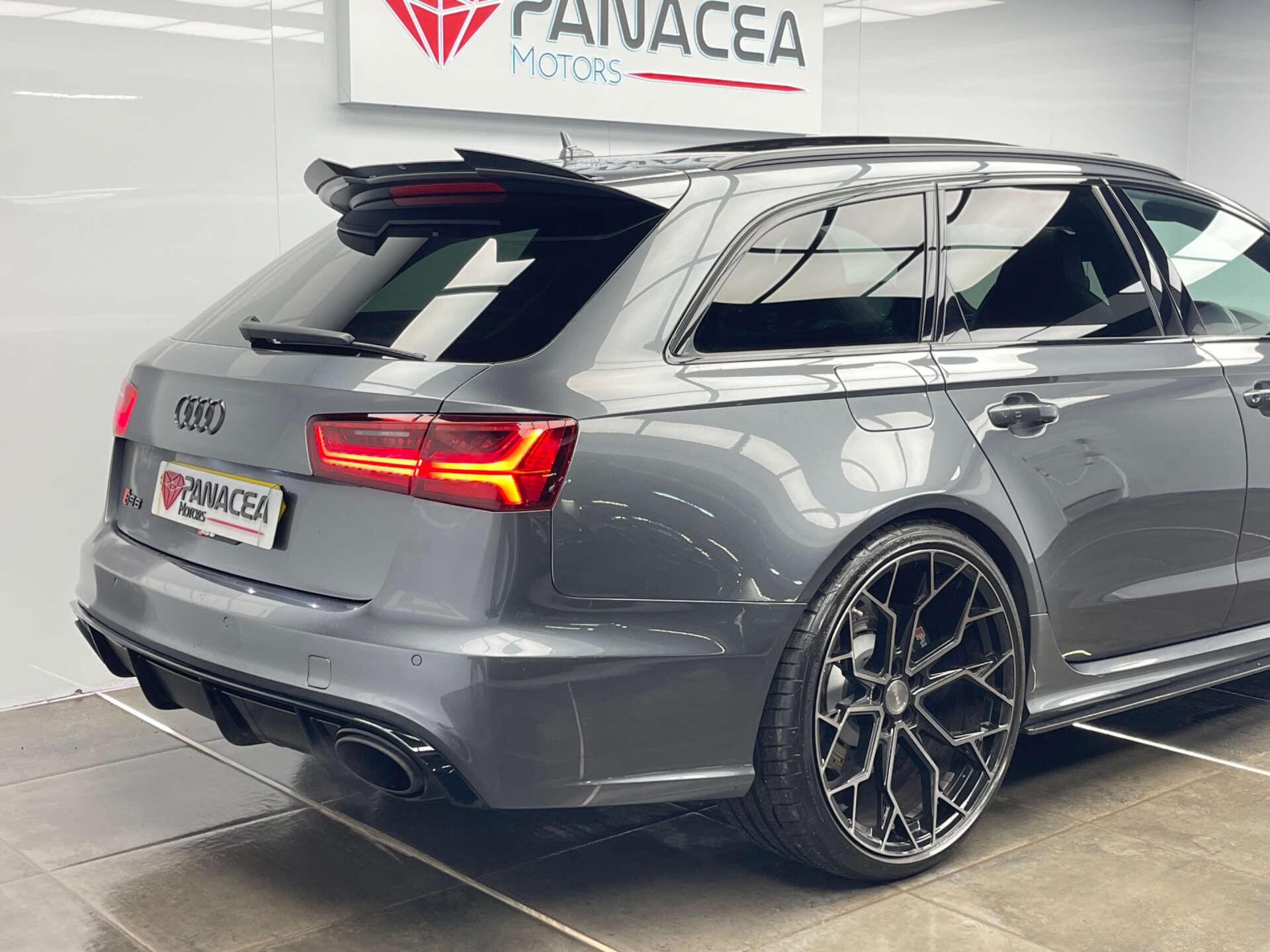 Audi RS6 Avant view 5