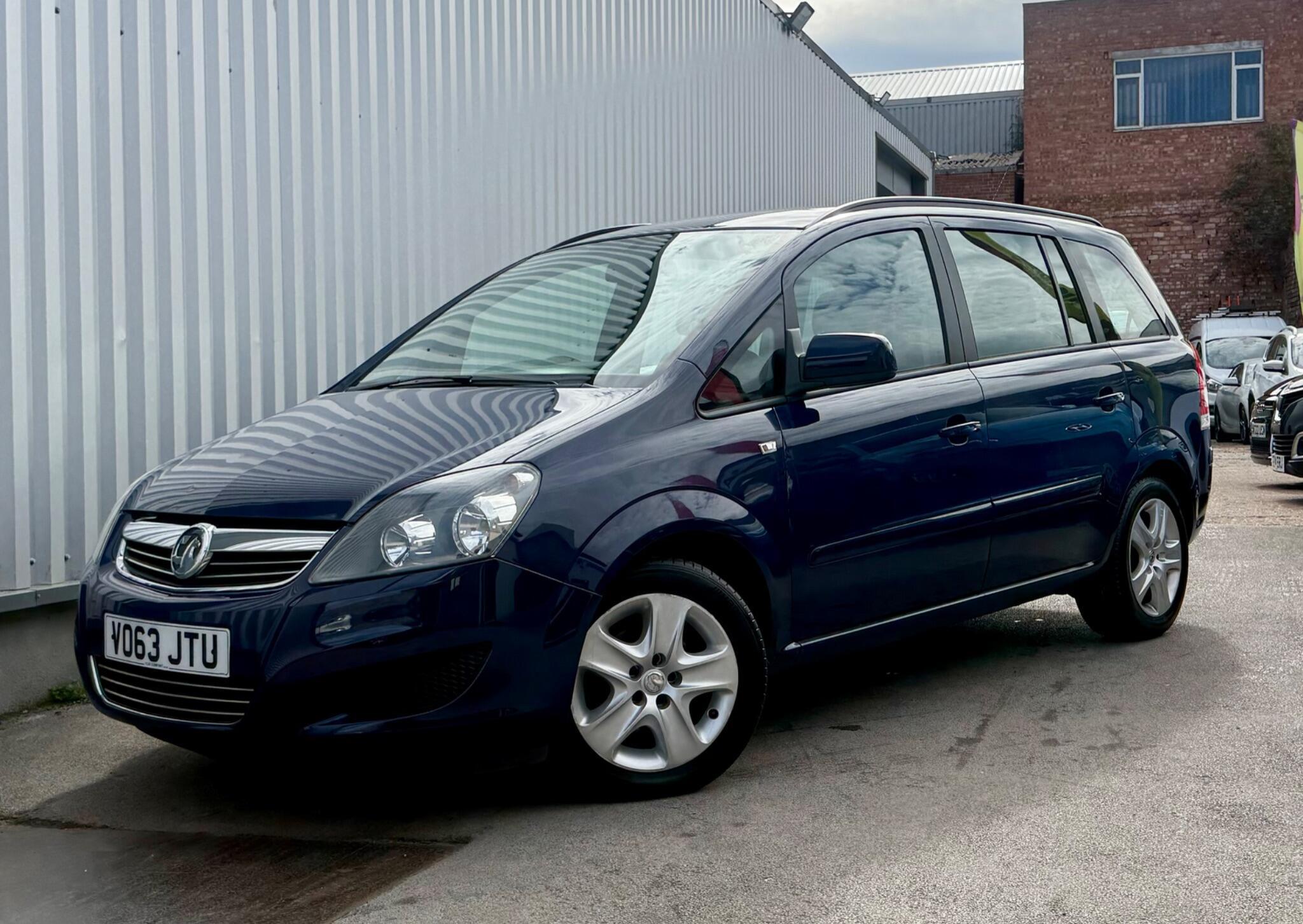 Vauxhall Zafira view 3