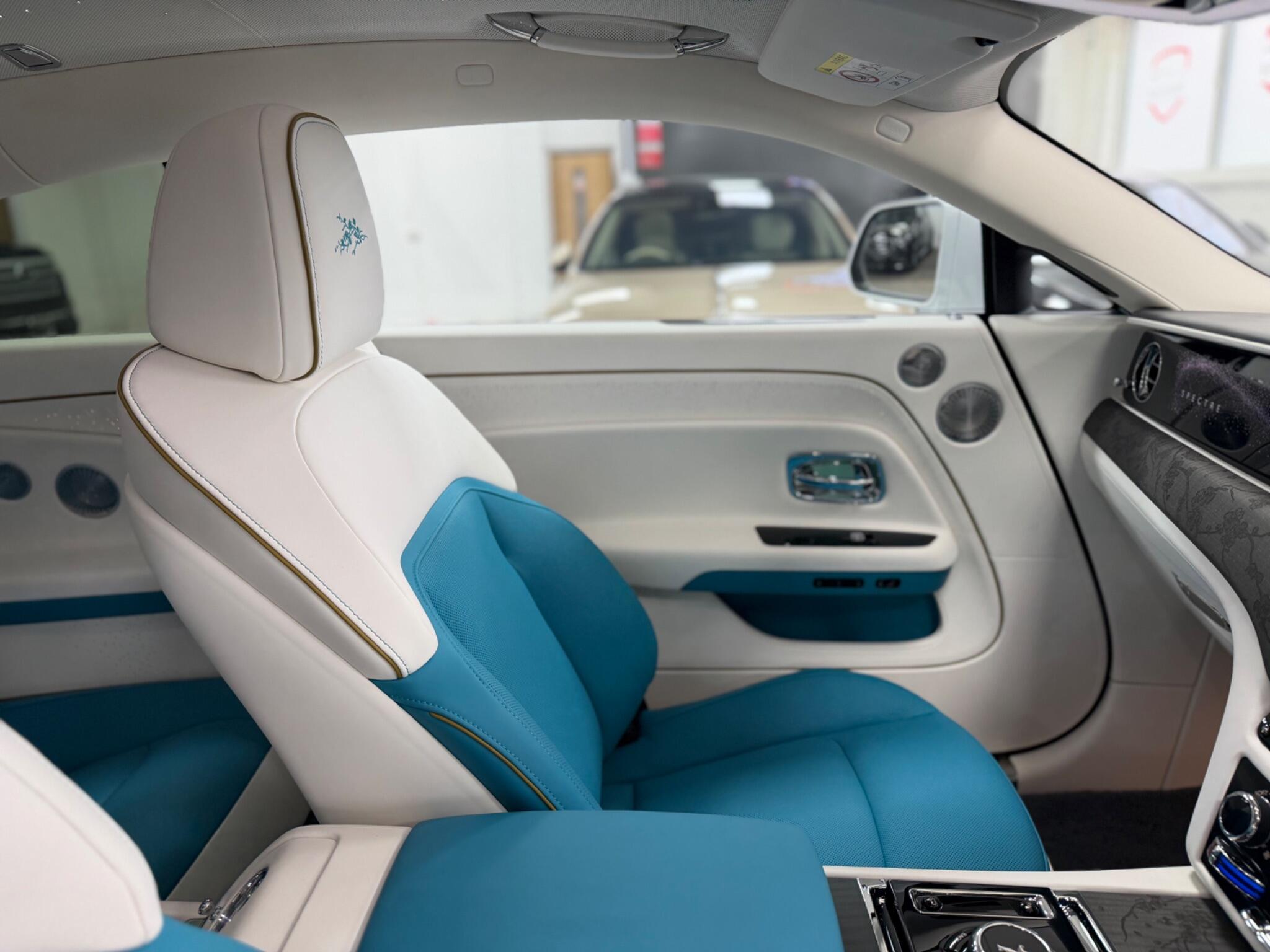 Rolls-Royce Spectre view 28