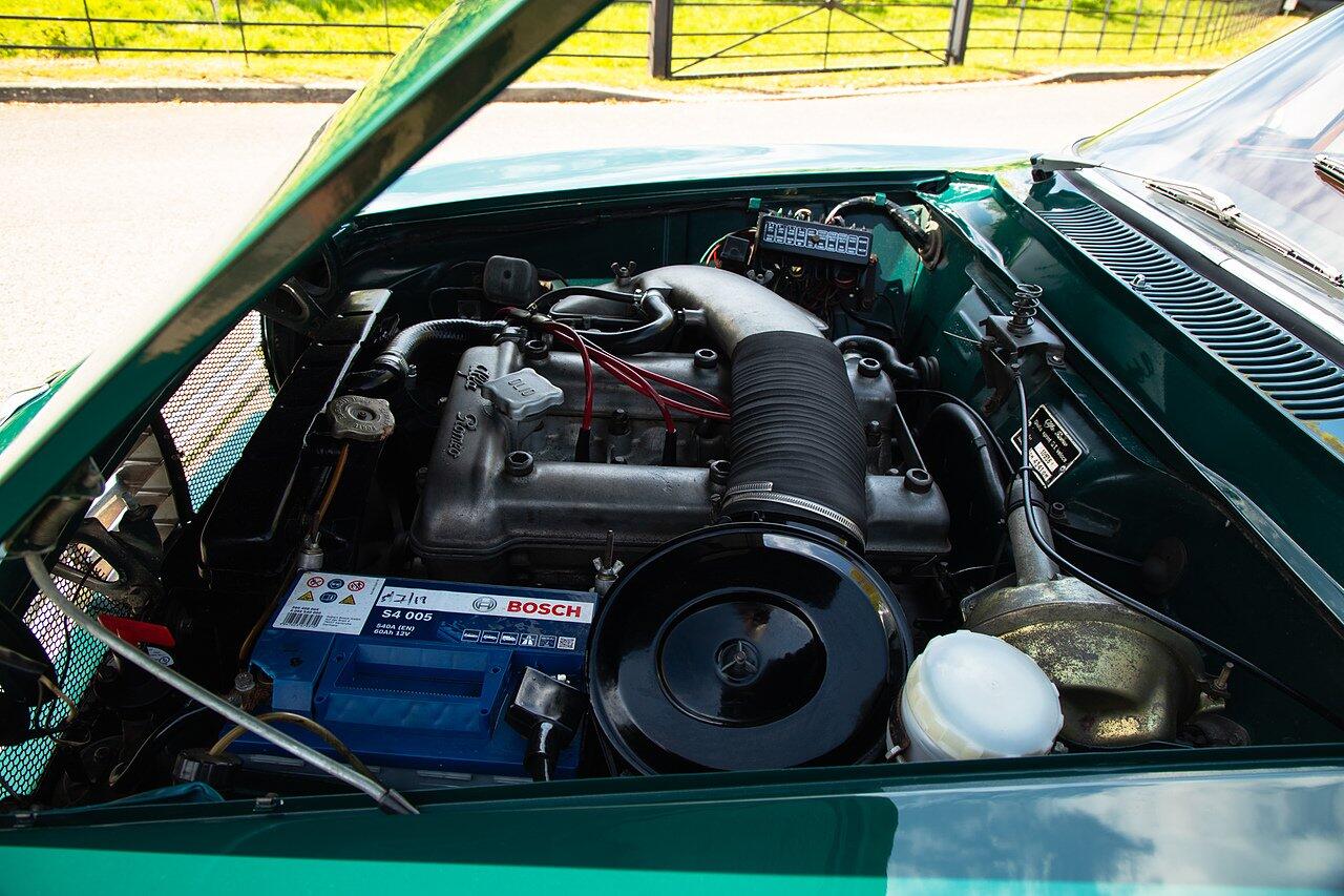 Alfa Romeo Giulia view 80