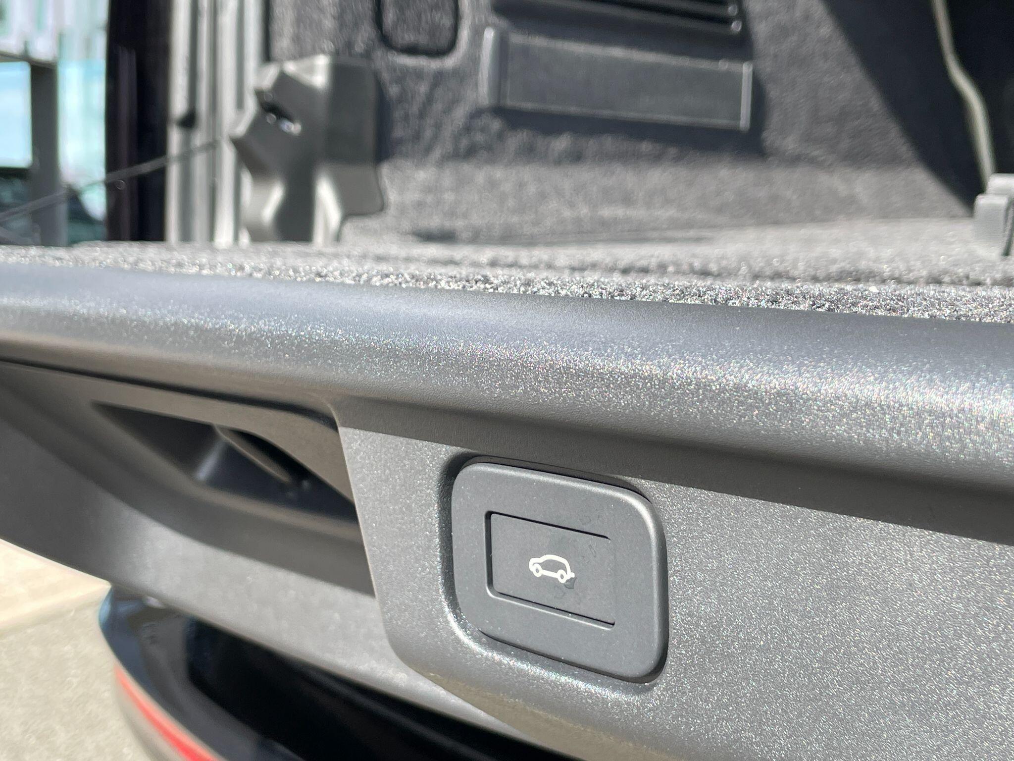 Land Rover Range Rover view 21
