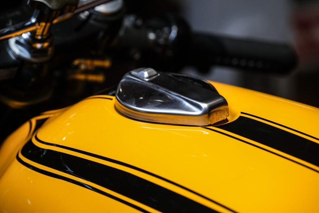 Ducati 750 view 21