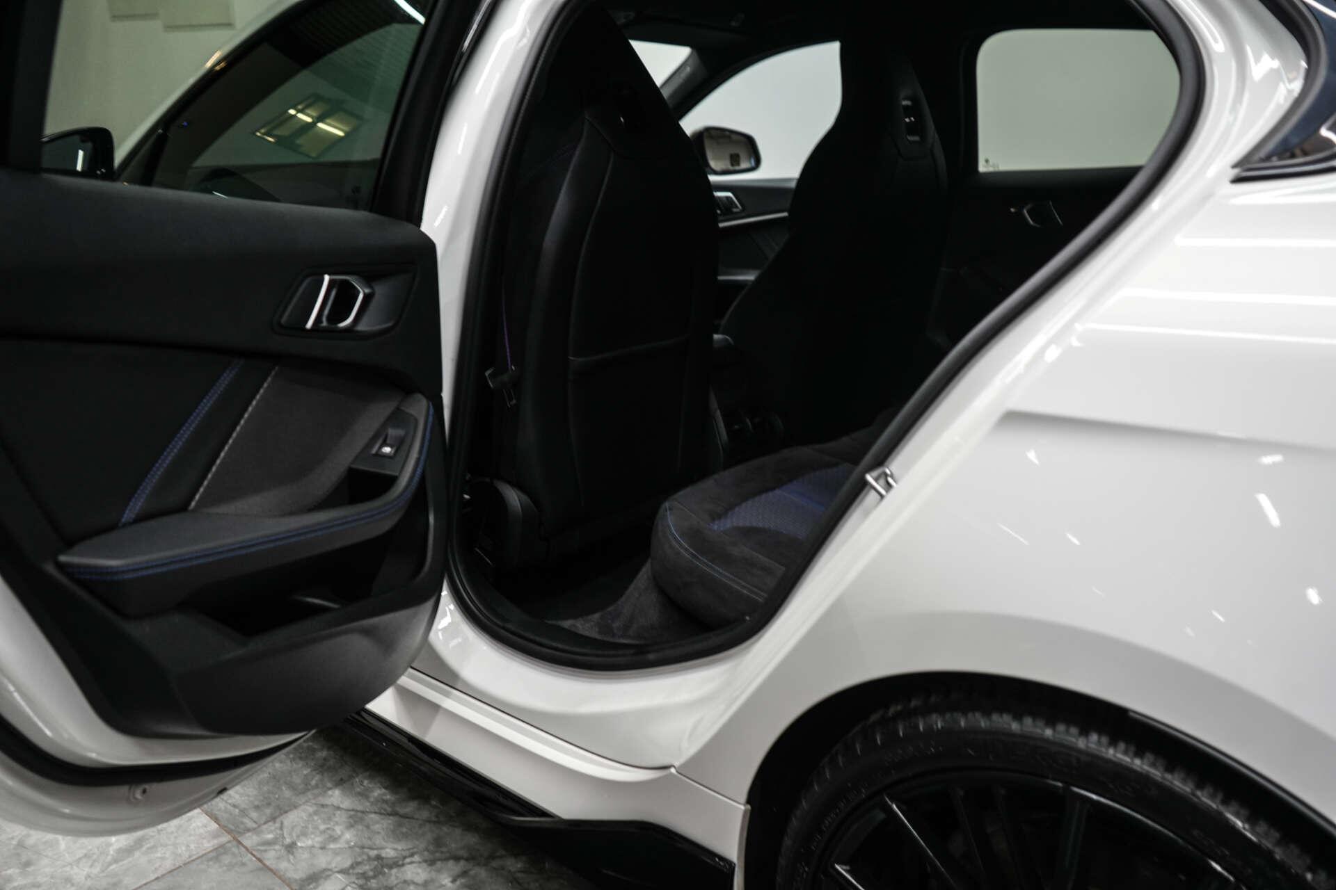 BMW 1 Series view 28