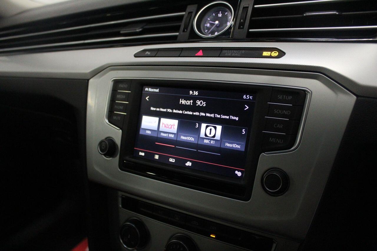 Volkswagen Passat view 37