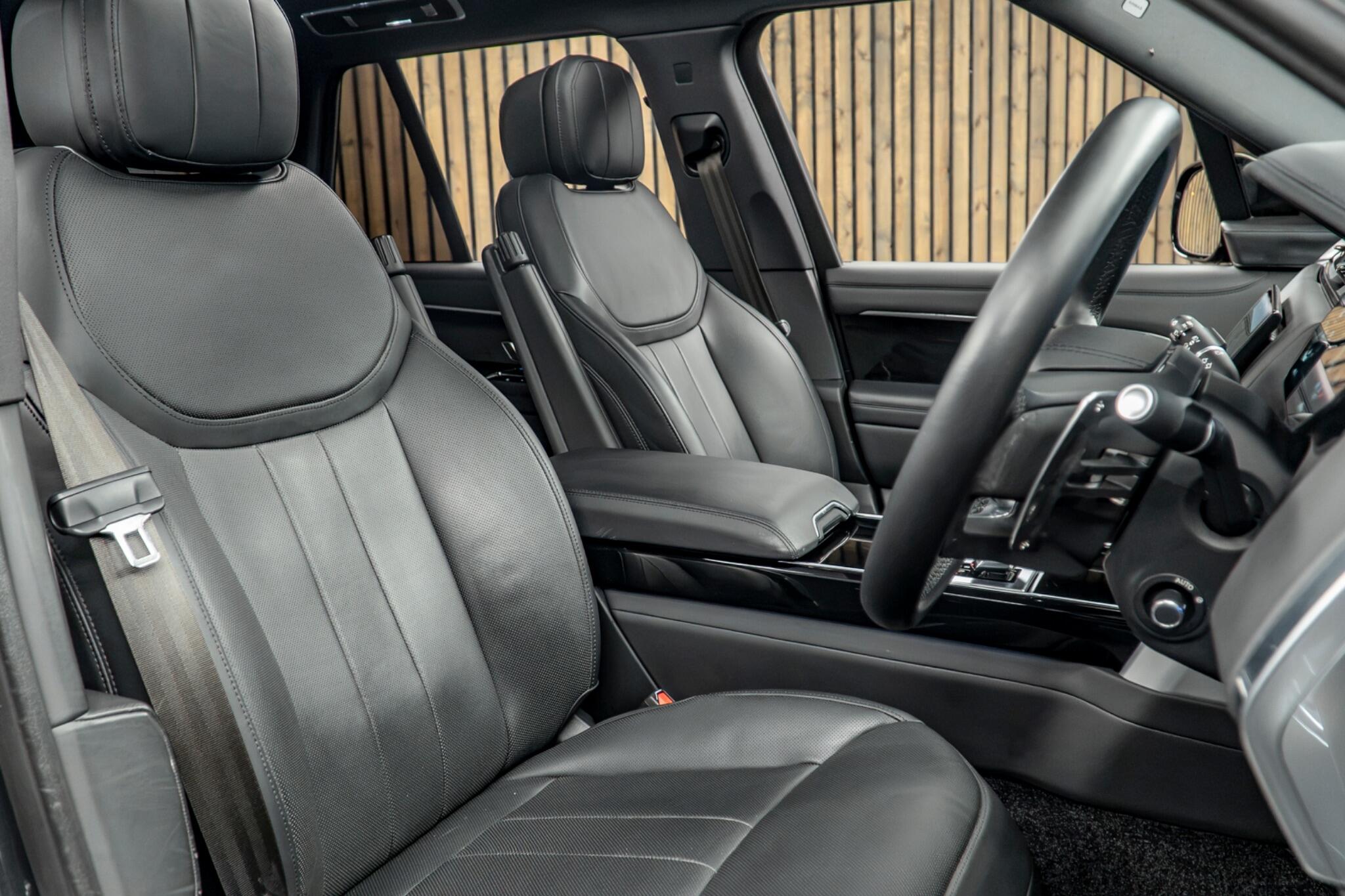 Land Rover Range Rover view 2