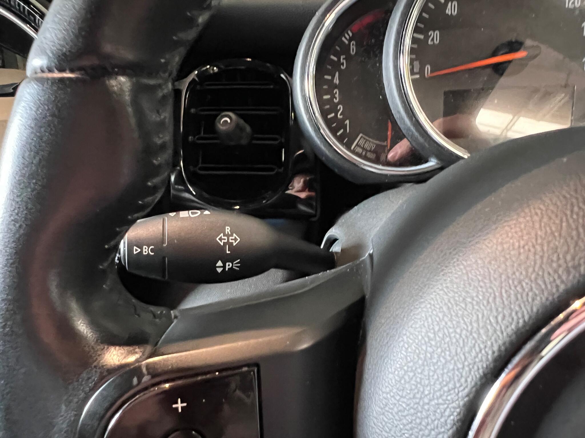 Mini Hatch view 23