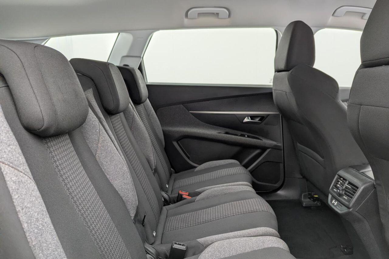 Peugeot 5008 view 16