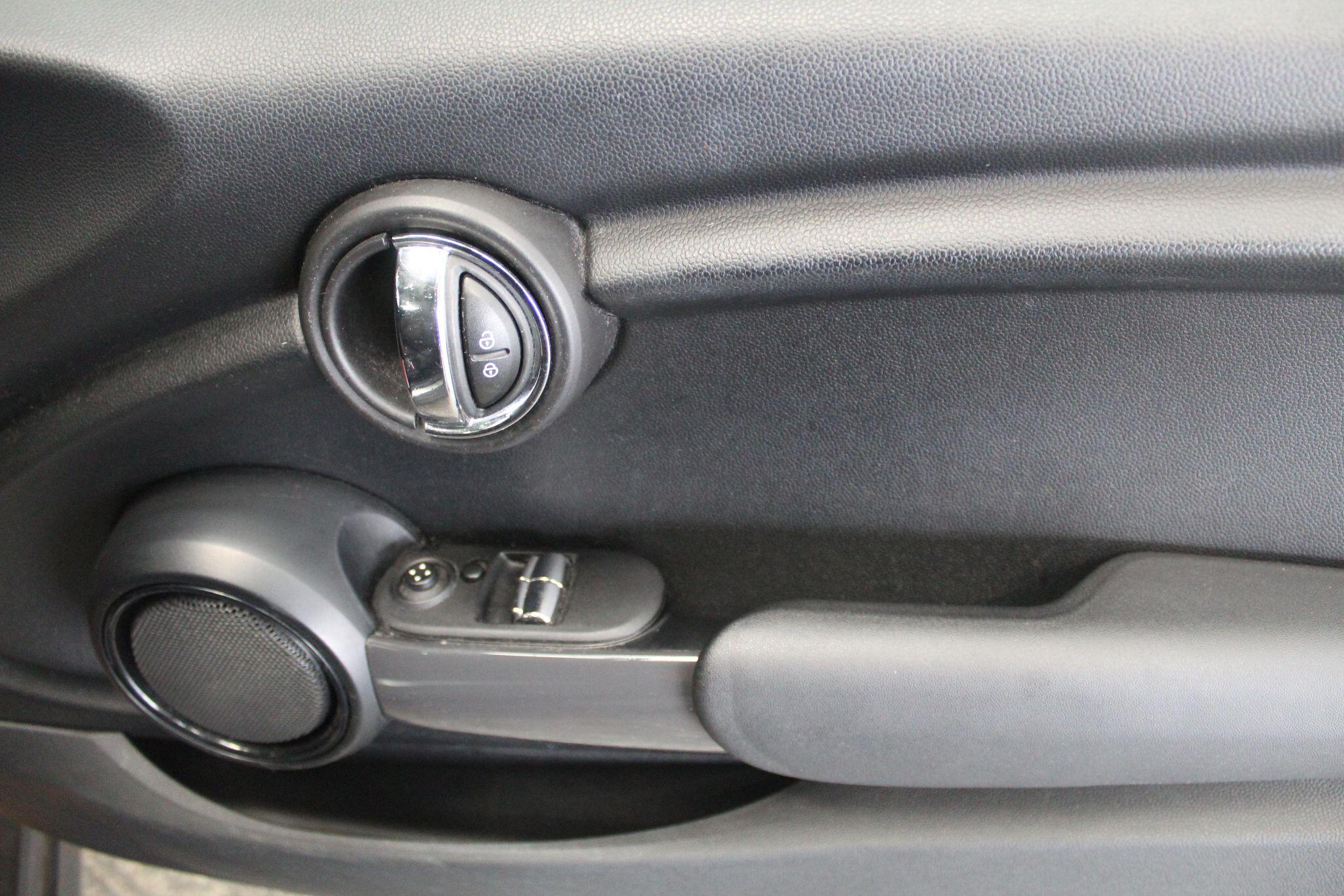 Mini Hatch view 45