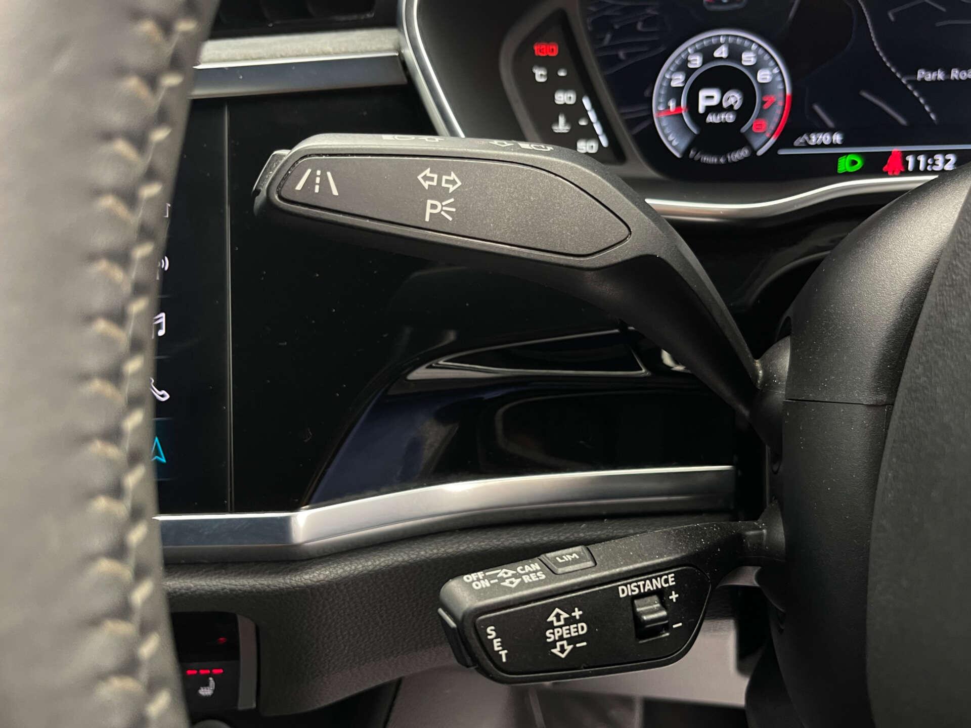 Audi Q3 view 22