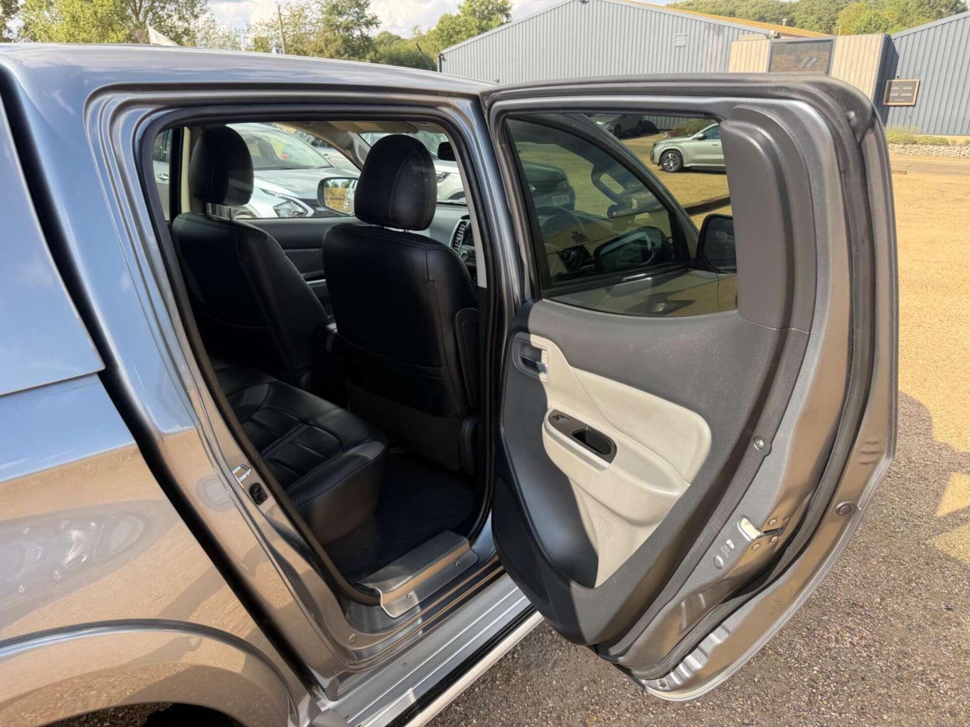 Mitsubishi L200 view 20