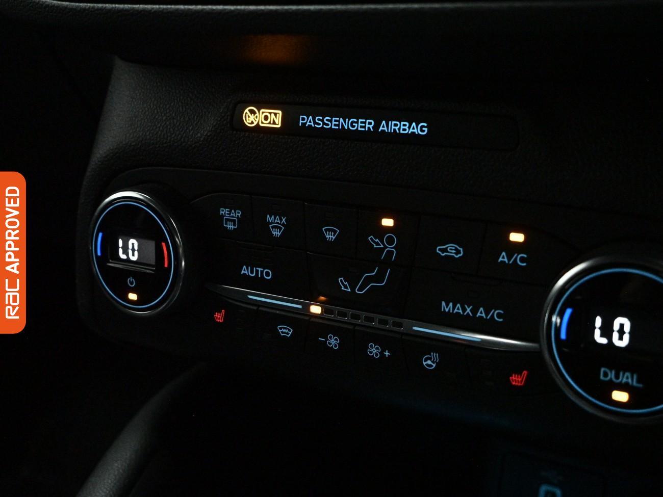 Ford Focus view 16