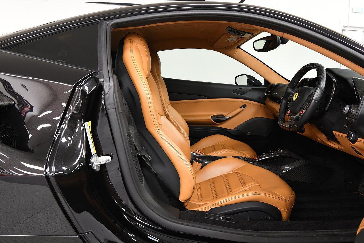 Ferrari 488 view 6