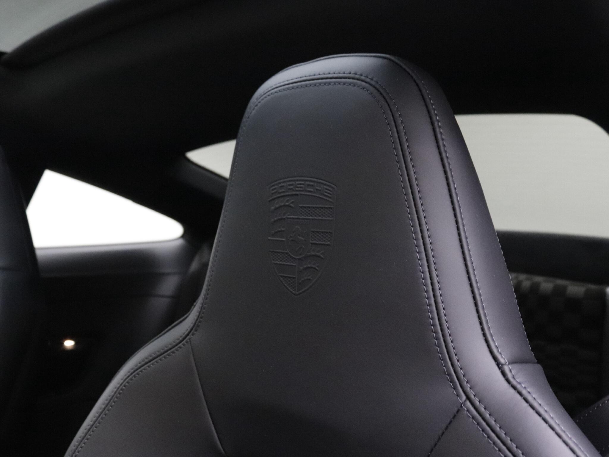 Porsche 911 view 15