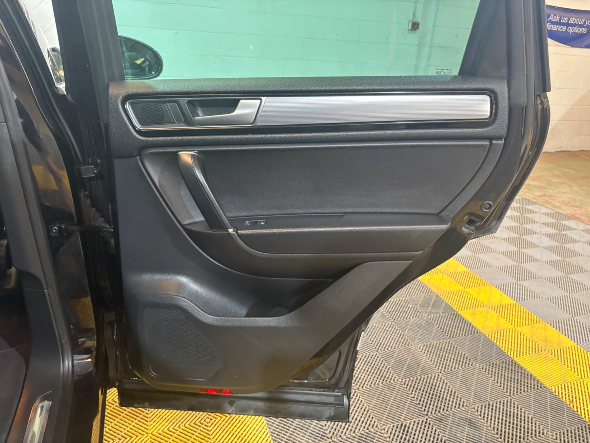 Volkswagen Touareg view 47