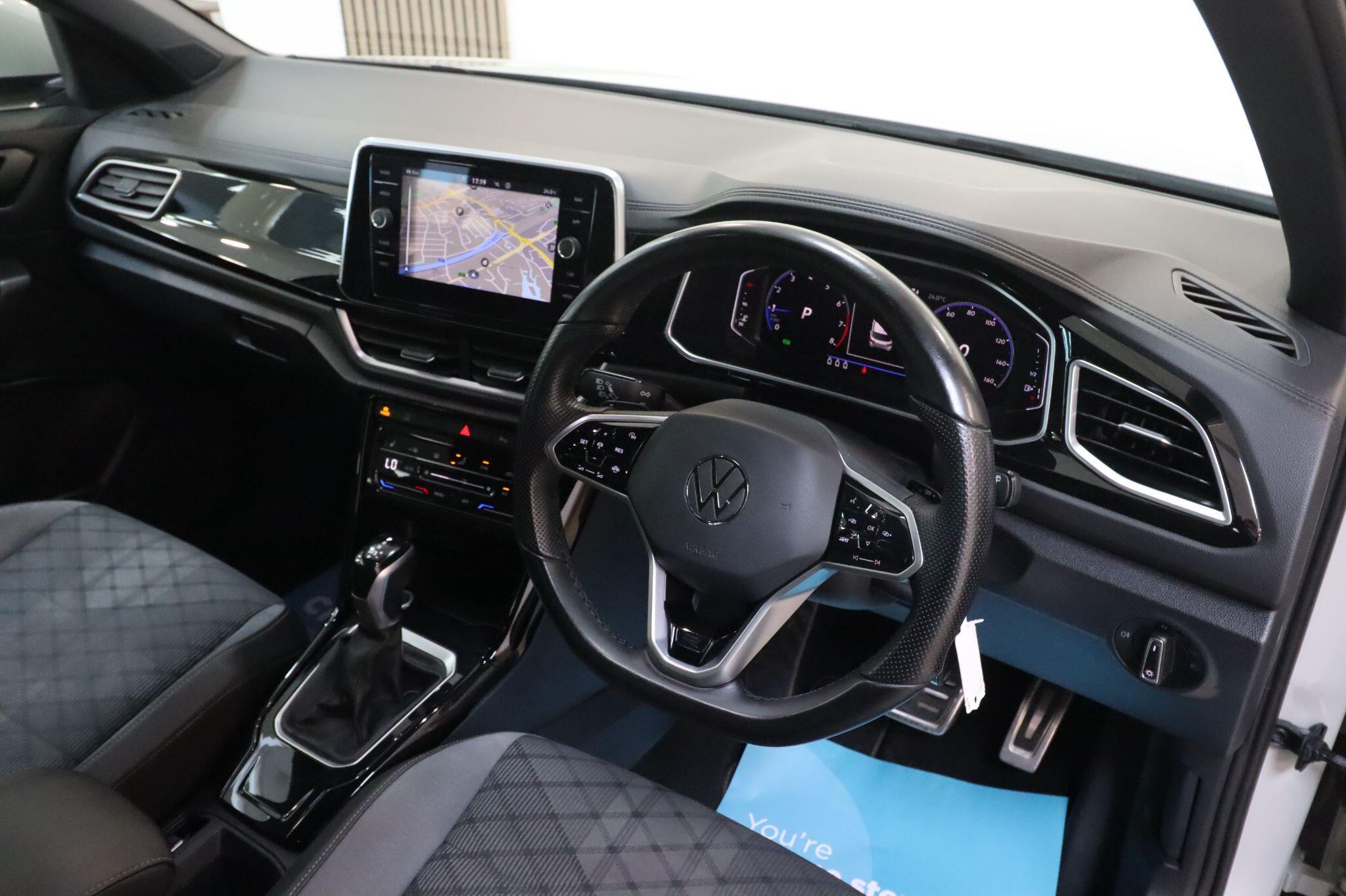 Volkswagen T-Roc view 15