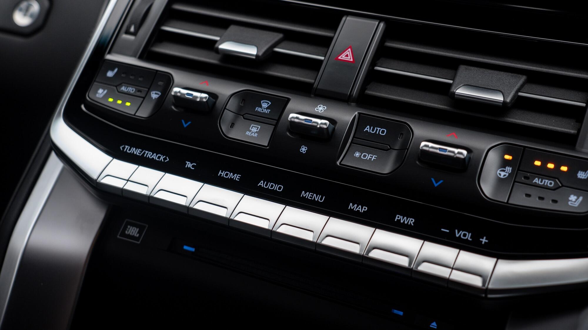 Toyota Land Cruiser view 26