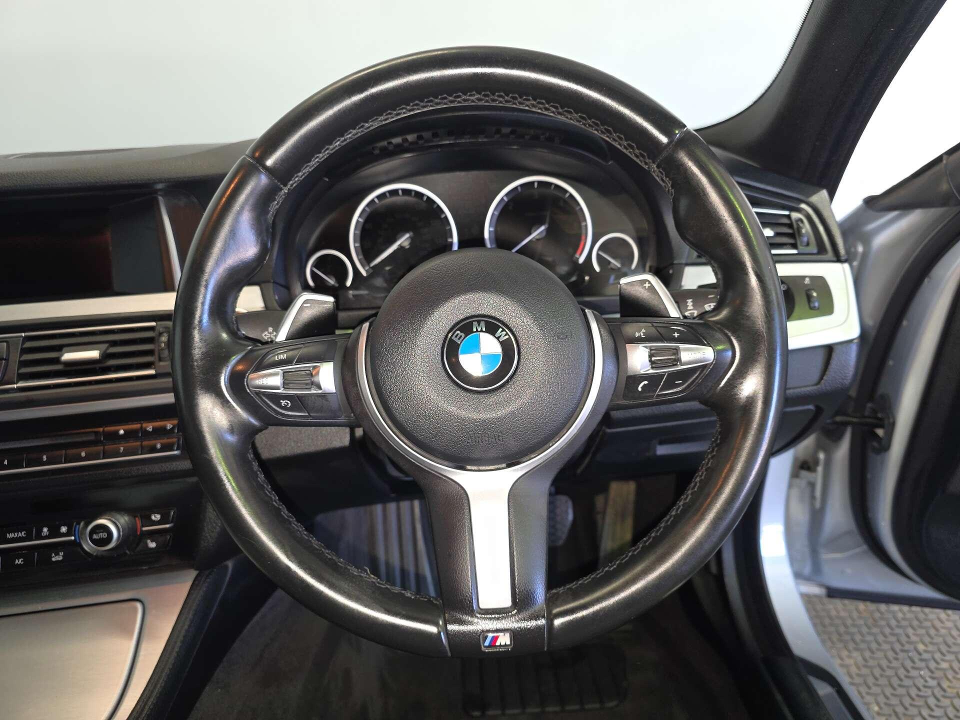 BMW 5 Series view 12