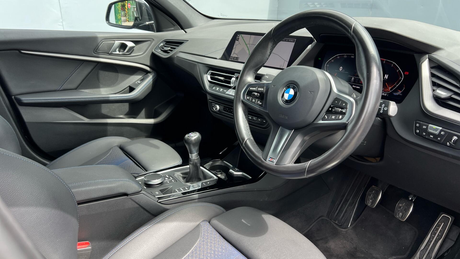BMW 1 Series view 6