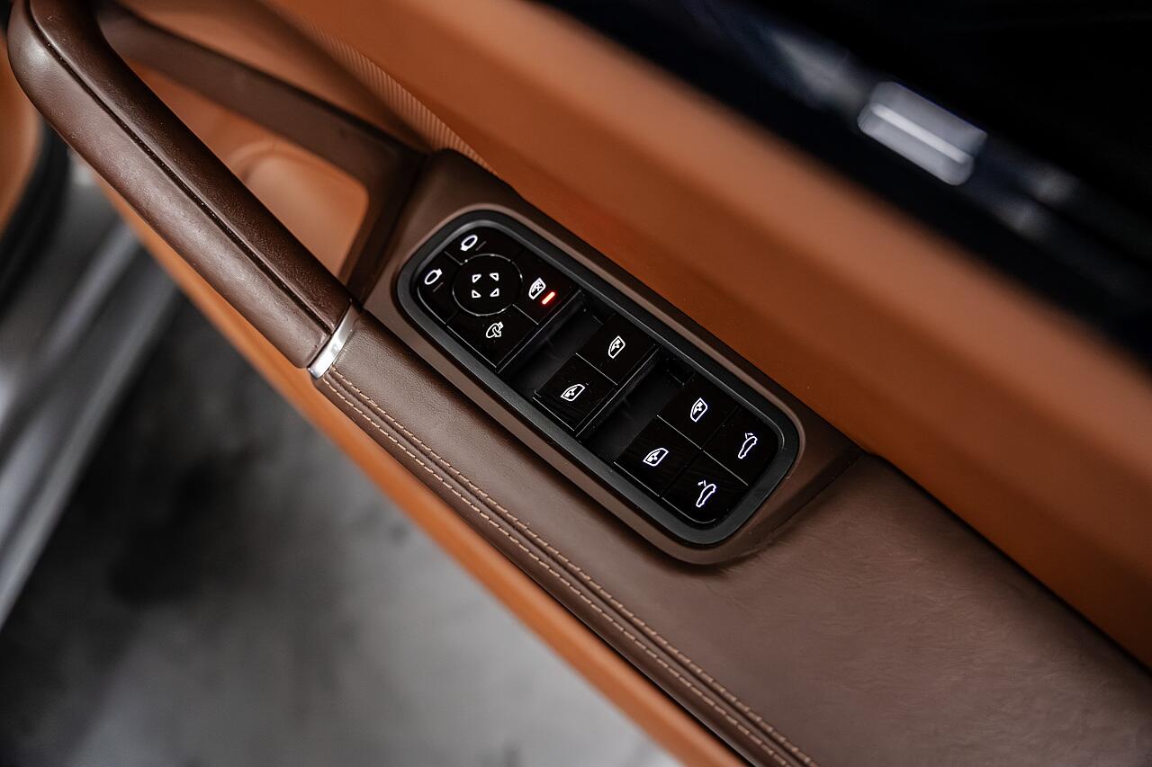 Porsche Cayenne view 18