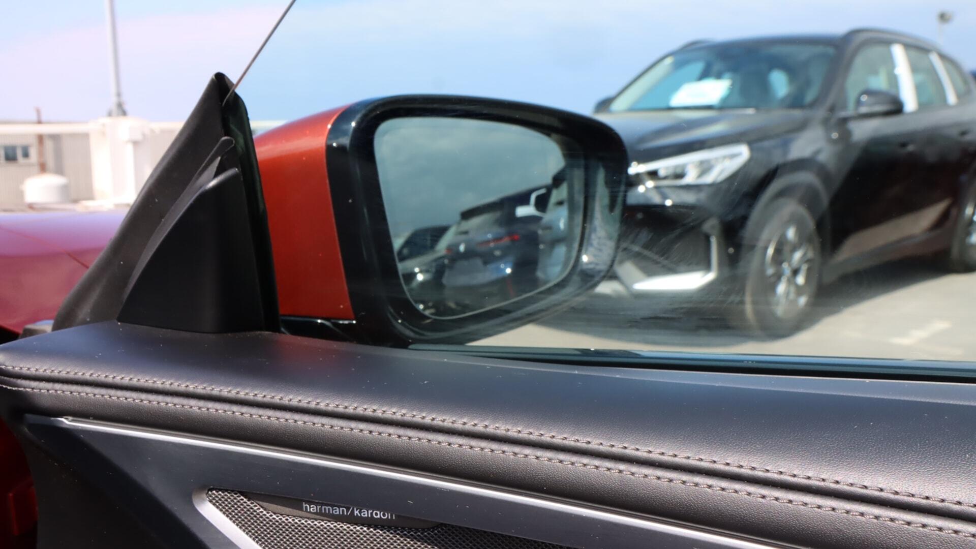 BMW 8 Series view 21