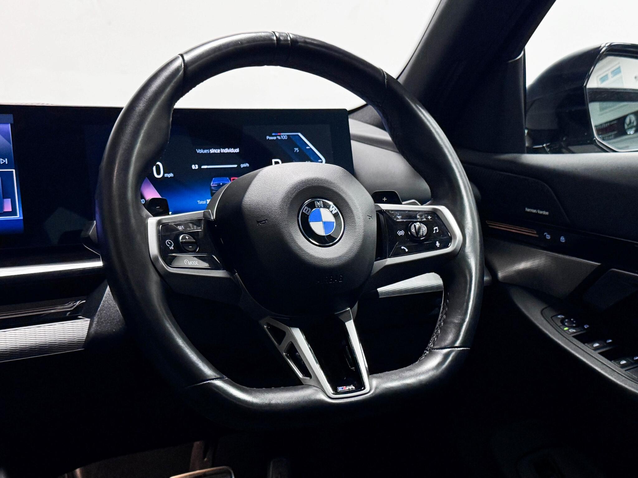 BMW 5 Series view 32