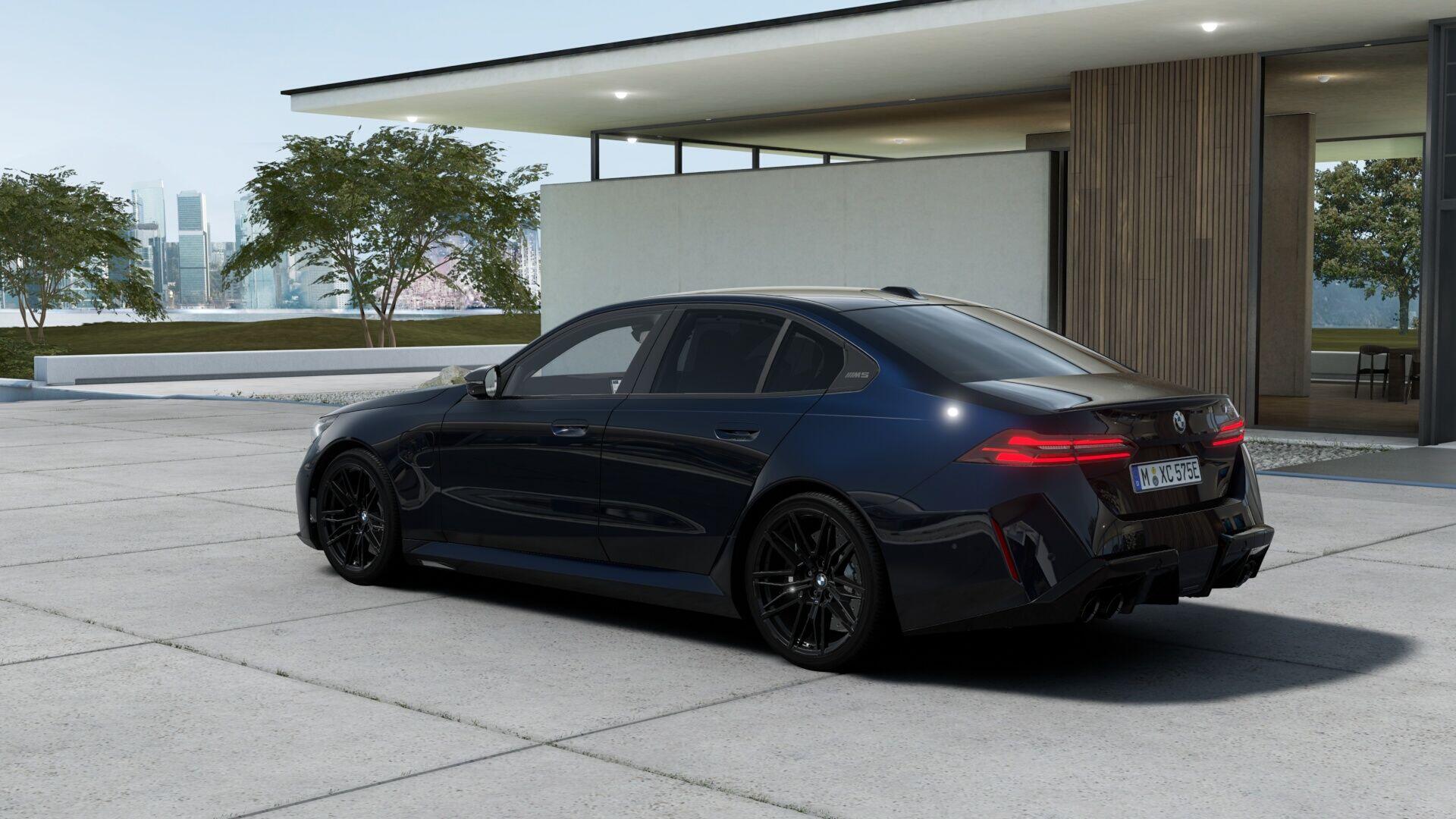 BMW M5 view 3