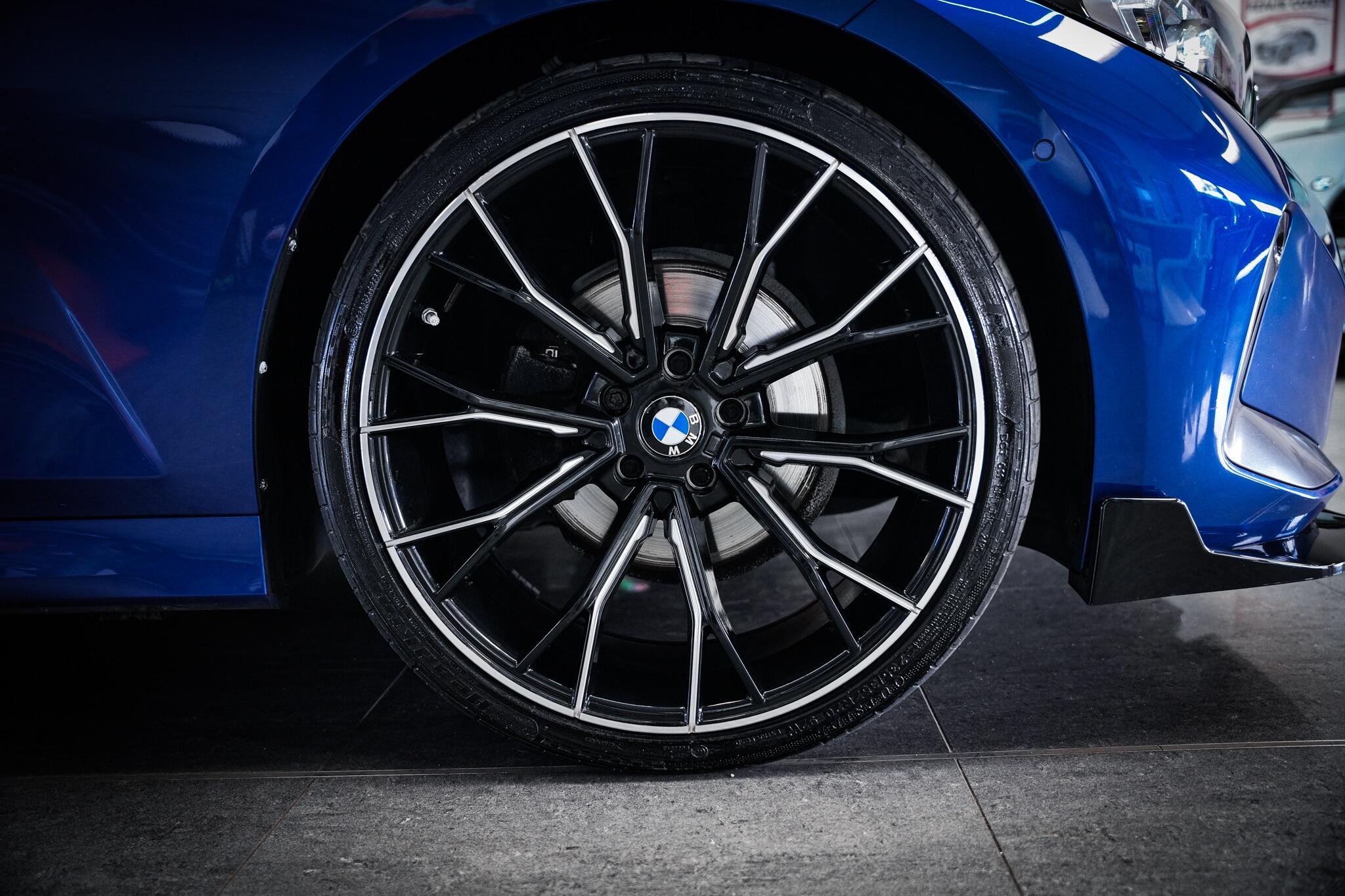 BMW 3 Series view 26