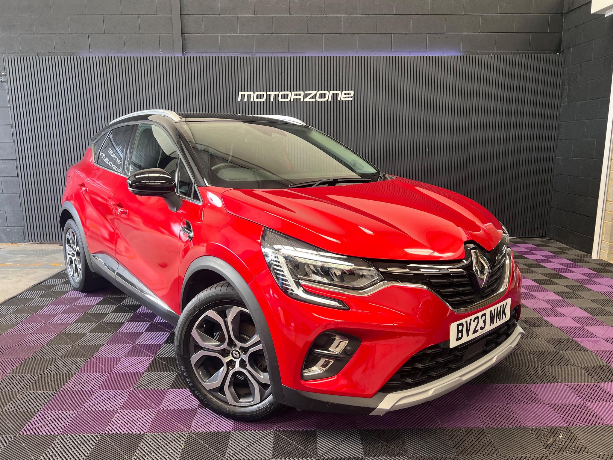 2023 Renault Captur in Red for sale