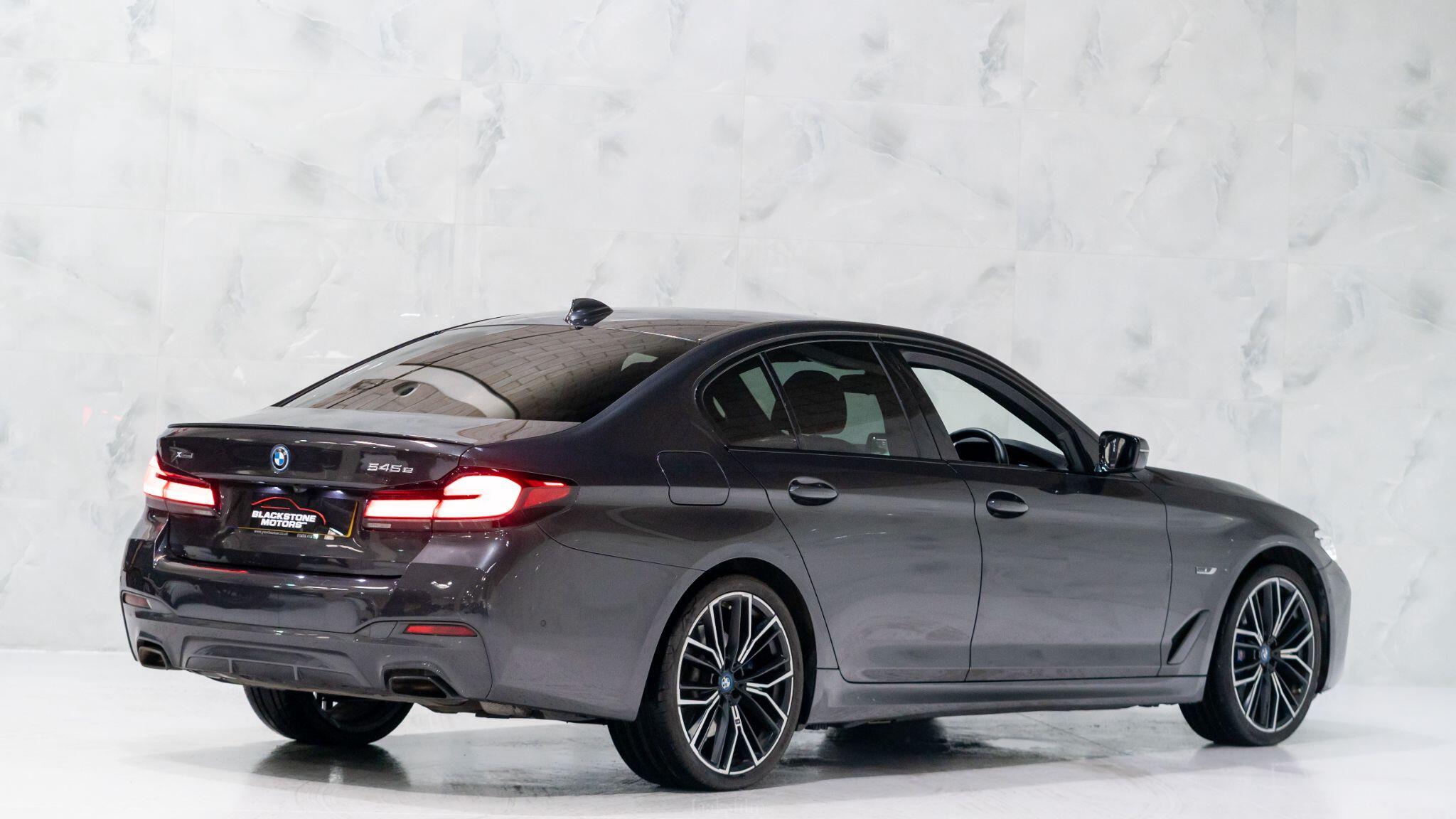 BMW 5 Series view 7
