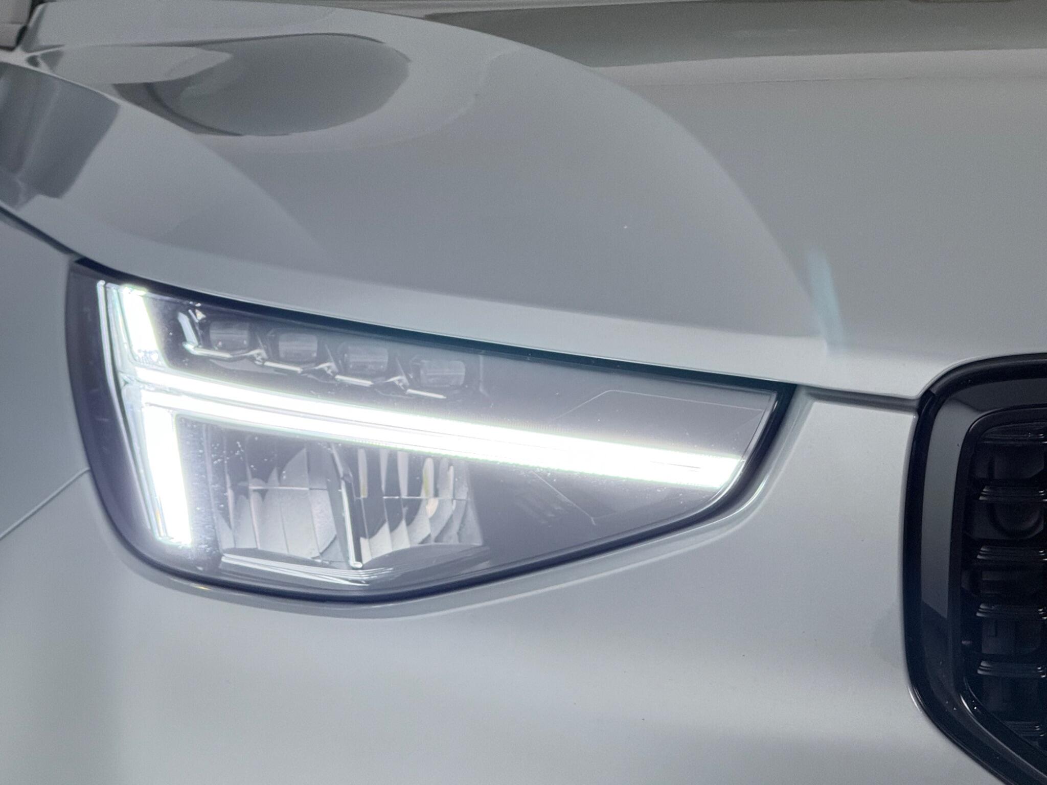 Volvo XC40 view 4