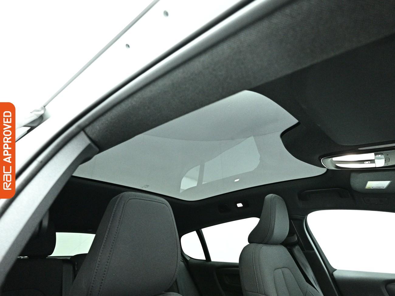 Volvo C40 view 3