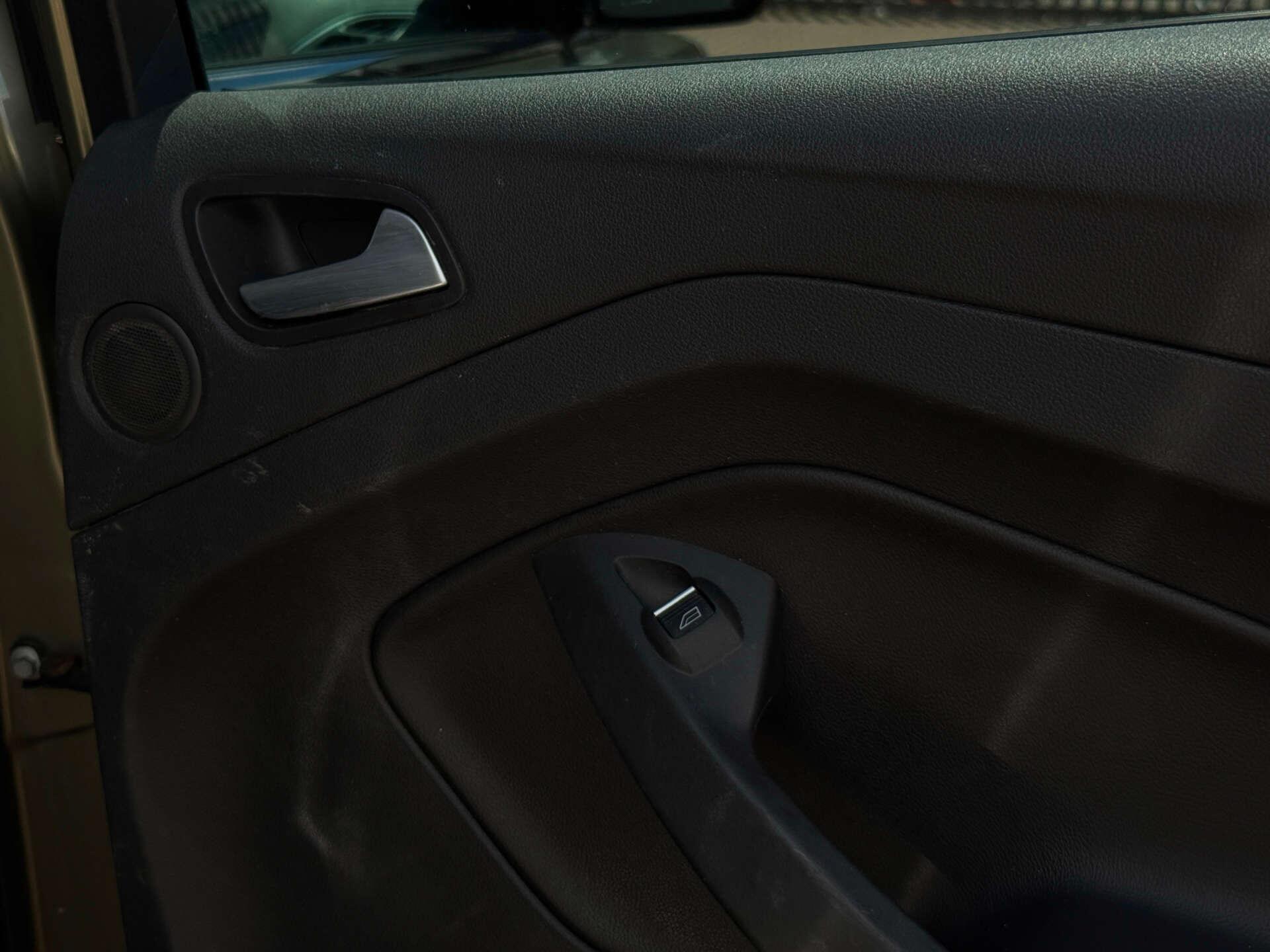 Ford Kuga view 25
