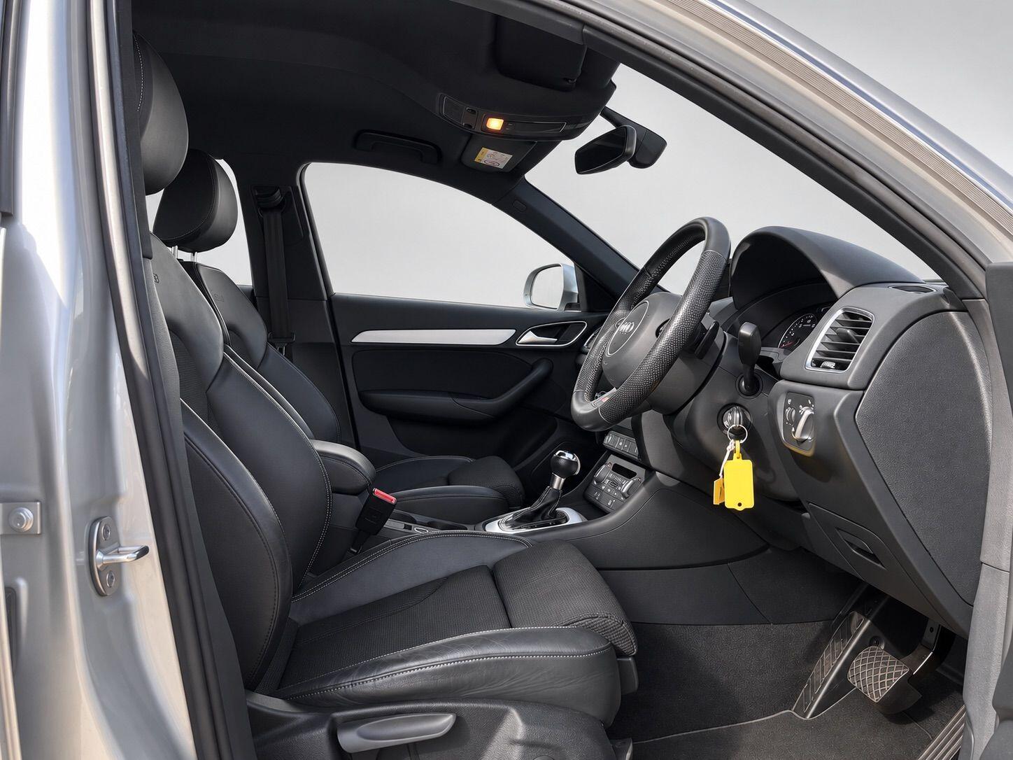 Audi Q3 view 18