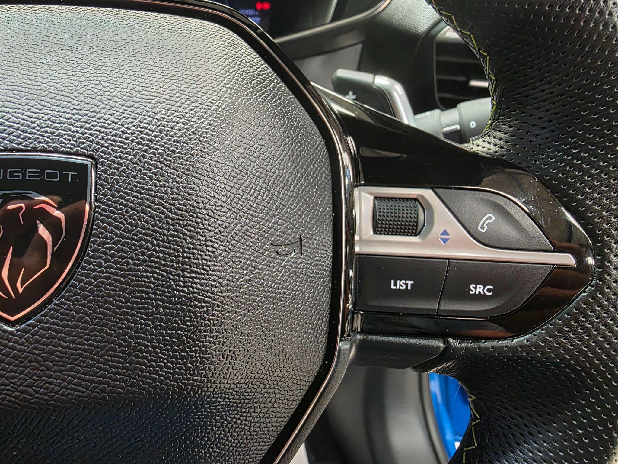 Peugeot 208 view 16