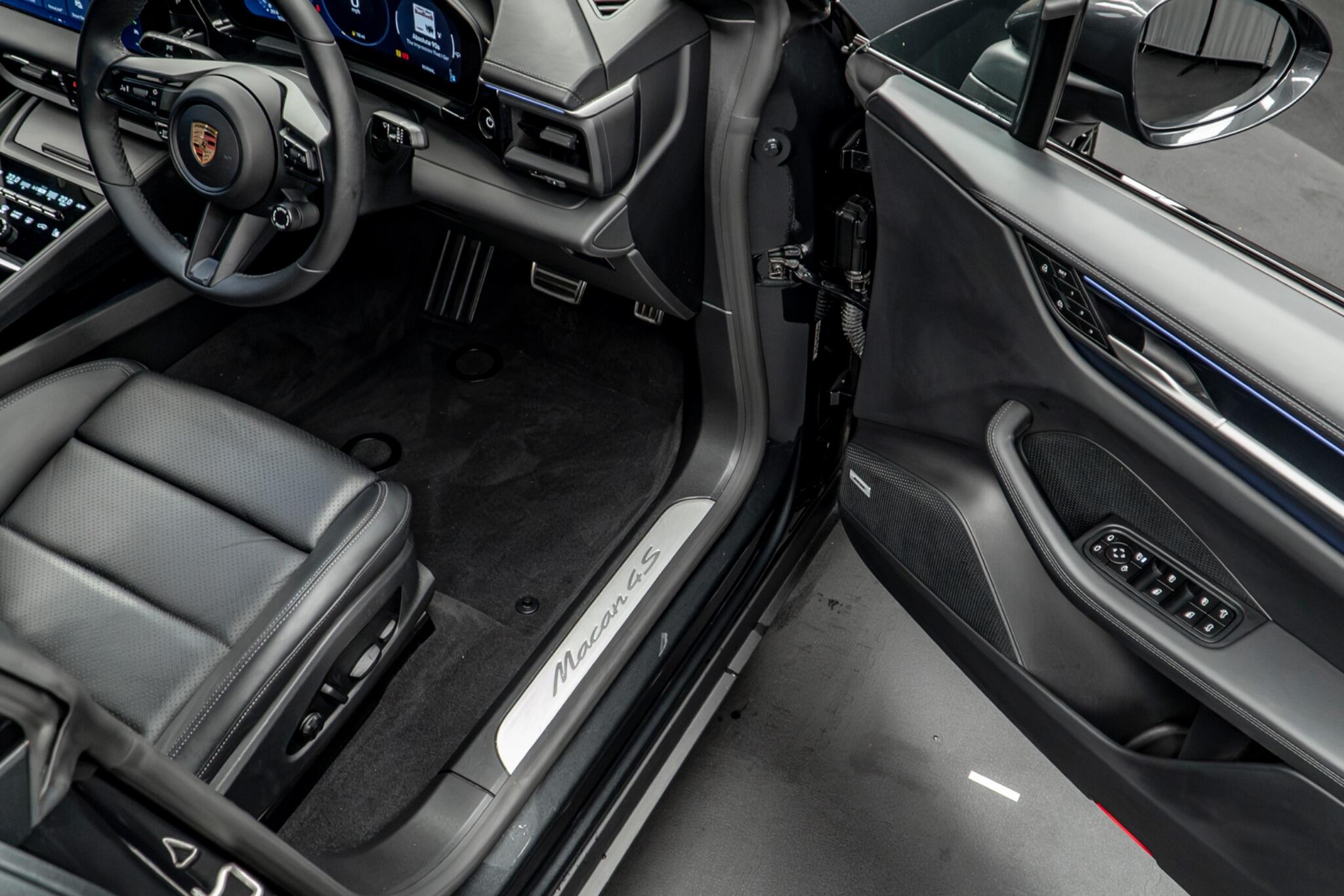 Porsche Macan view 29